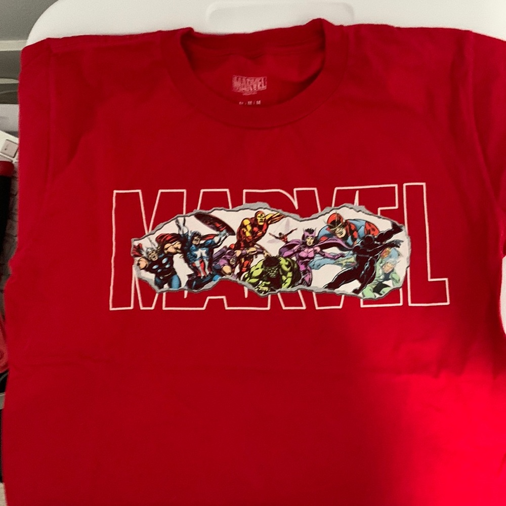Buys media marvel shirt